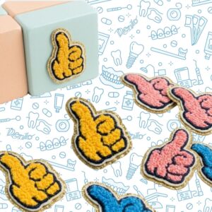 Patch sticker in de vorm van een duim omhoog